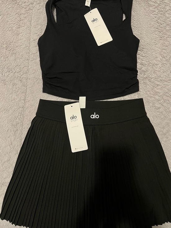 ALO Yoga Tops - ALO Yoga Black Athletic Crop Tank